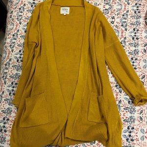 Long yellow cotton threaded sweater
